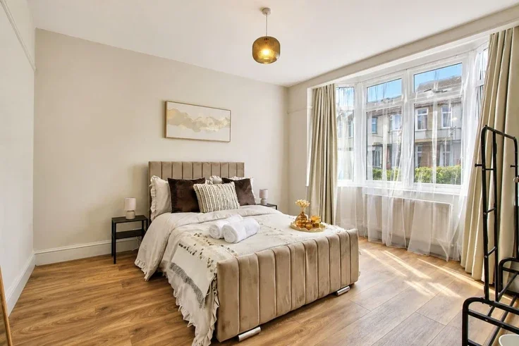 Flat Thurlow Gardens in Greater London