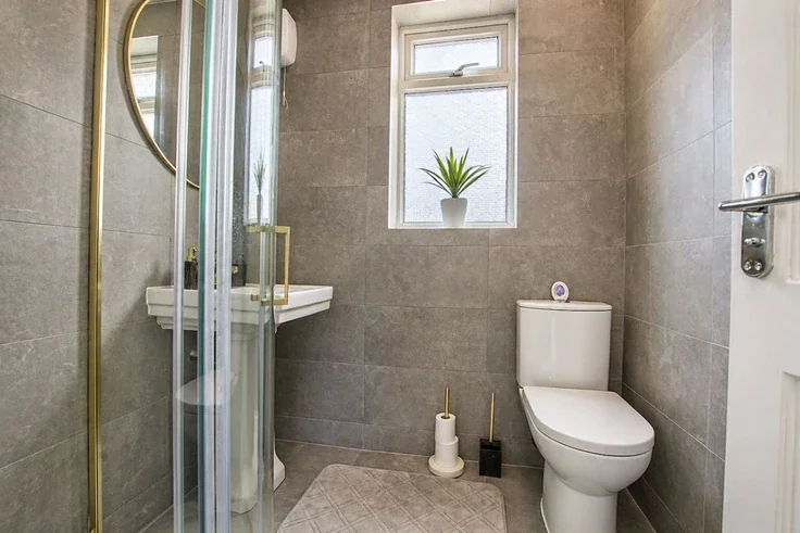 Flat Thurlow Gardens in Greater London