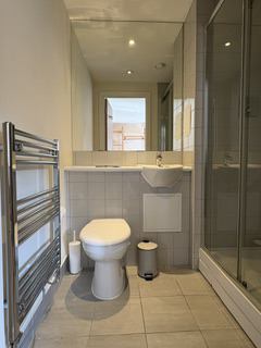 Room Tanner Street in Greater London