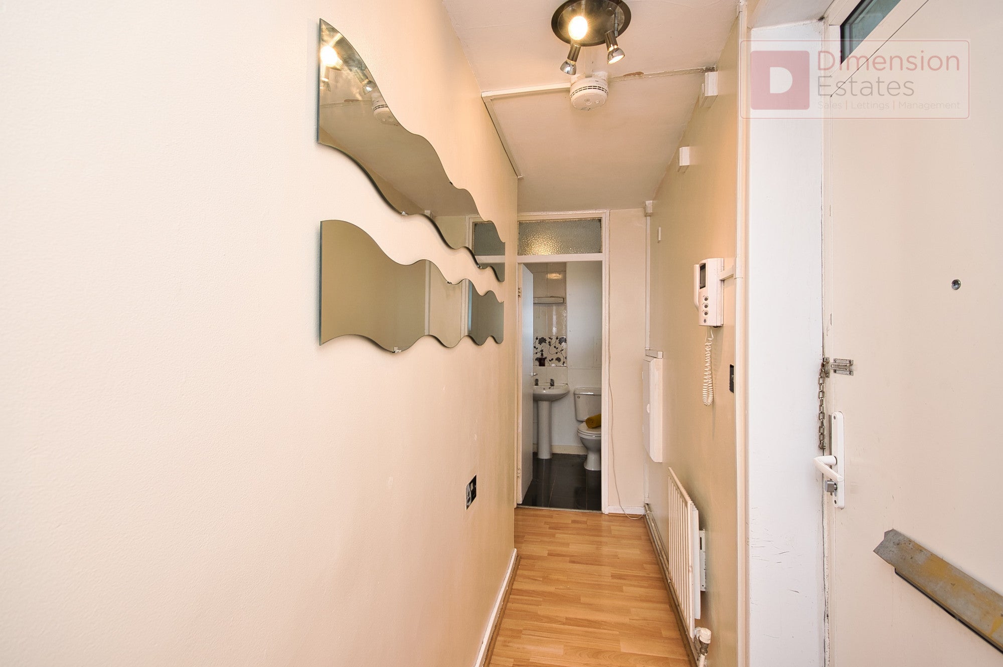 Flat Della Path in Greater London