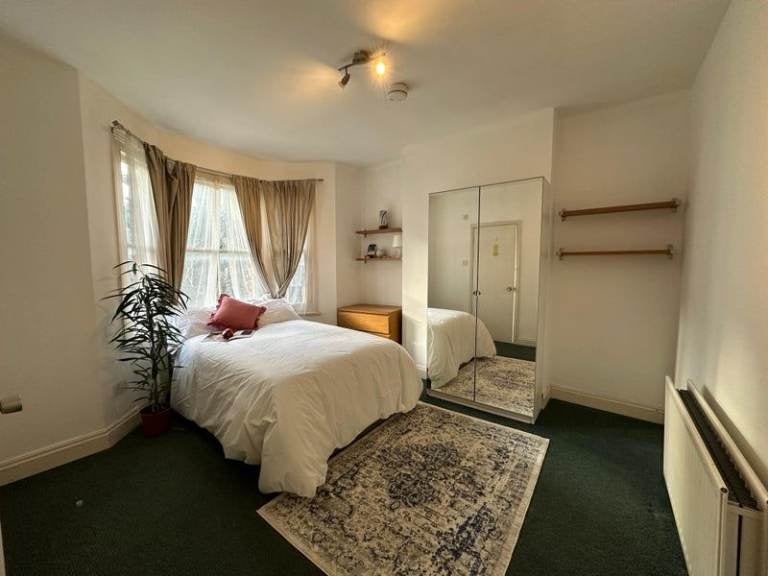 House Bush Road in Greater London
