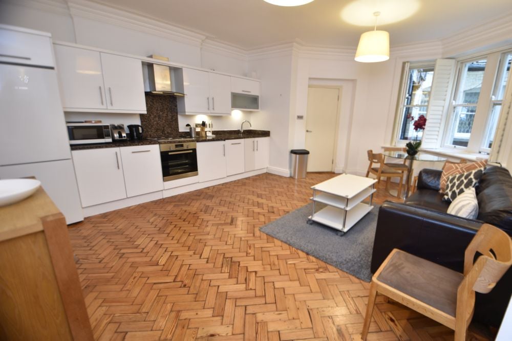 Flat Bedford Avenue in Greater London