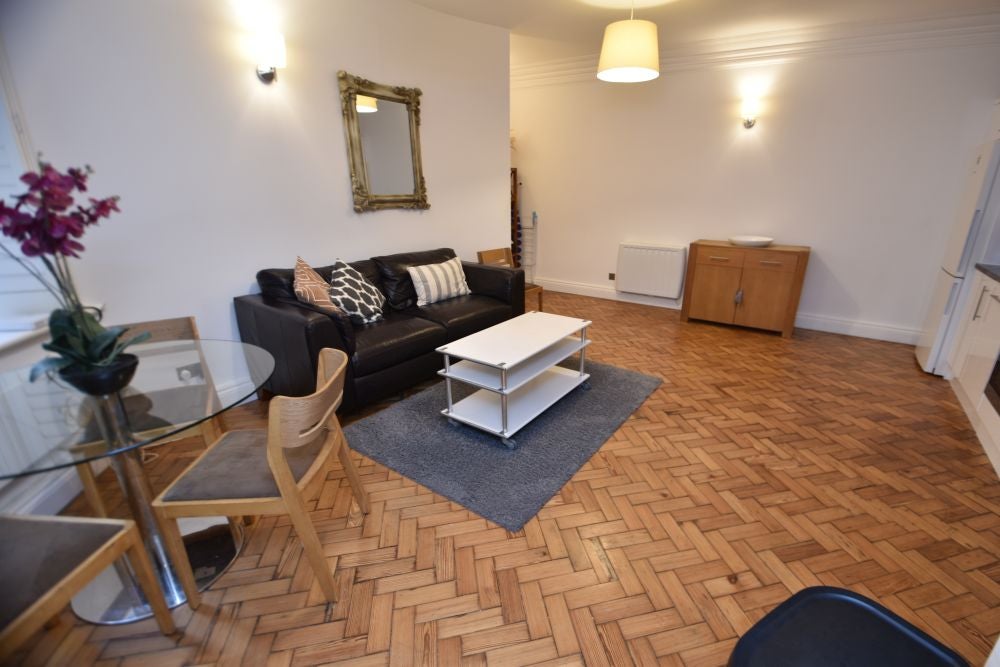 Flat Bedford Avenue in Greater London