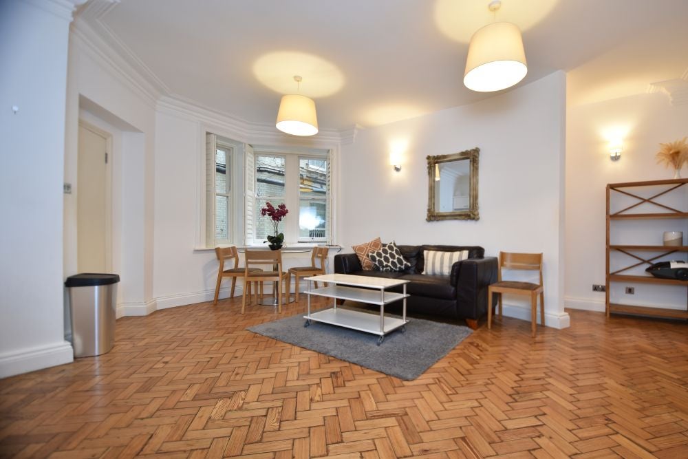 Flat Bedford Avenue in Greater London