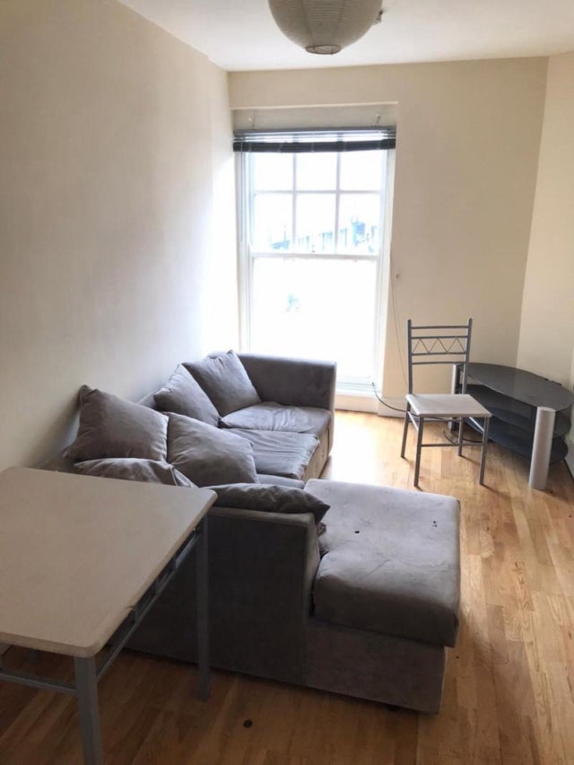 Flat Cricklewood Broadway in Greater London