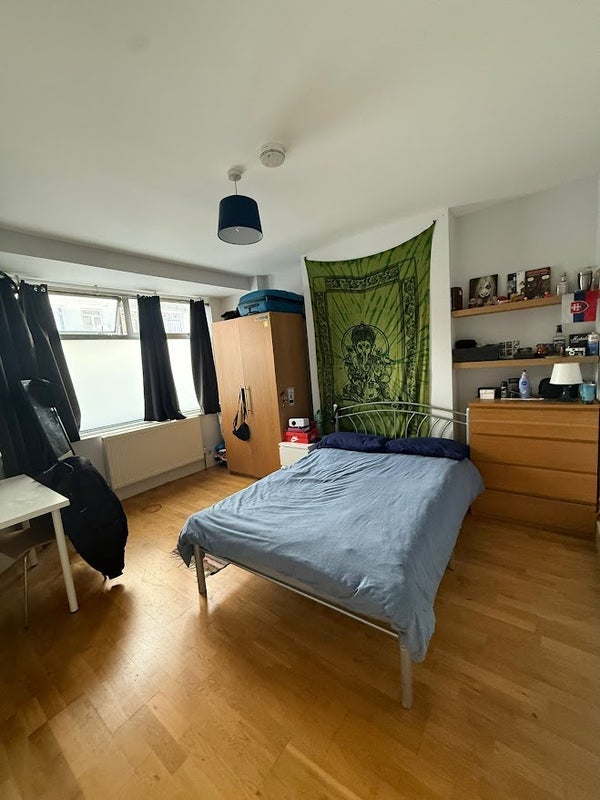 Room Mafeking Road in Greater London