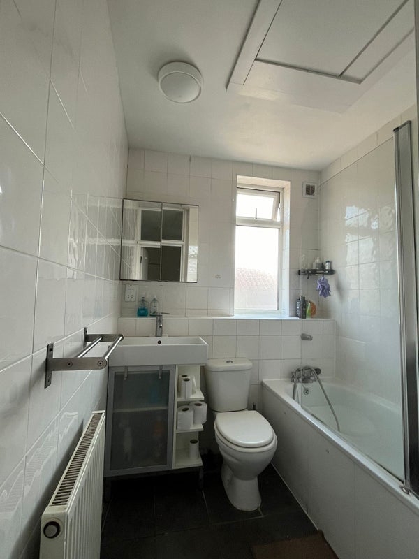 Room Mafeking Road in Greater London