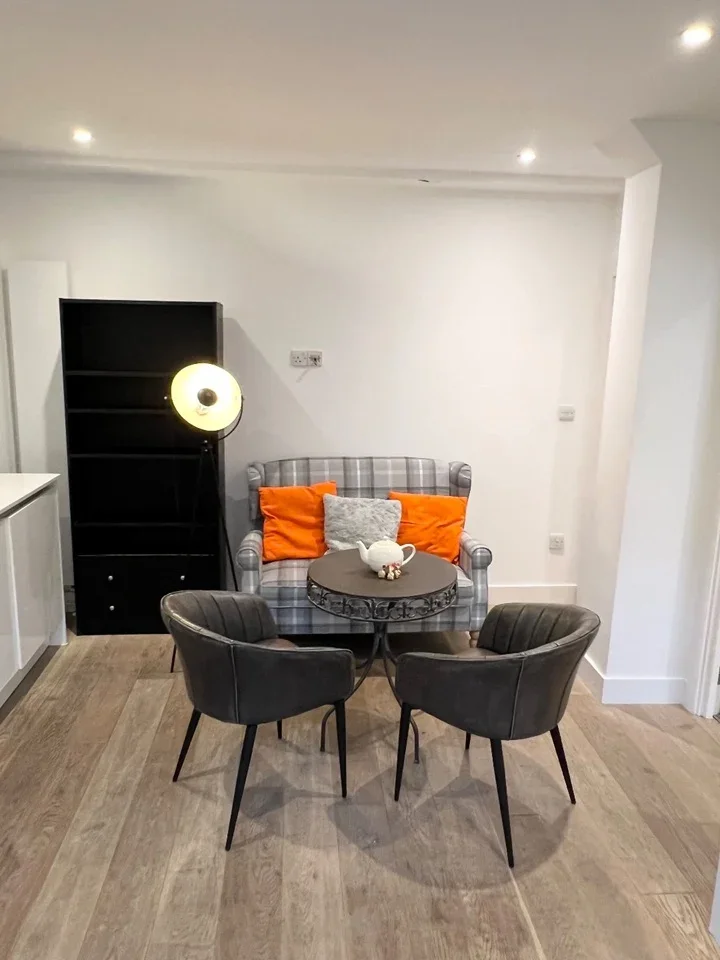 Flat Dod Street in Greater London