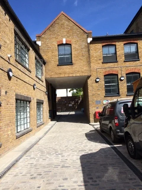 Flat Dod Street in Greater London