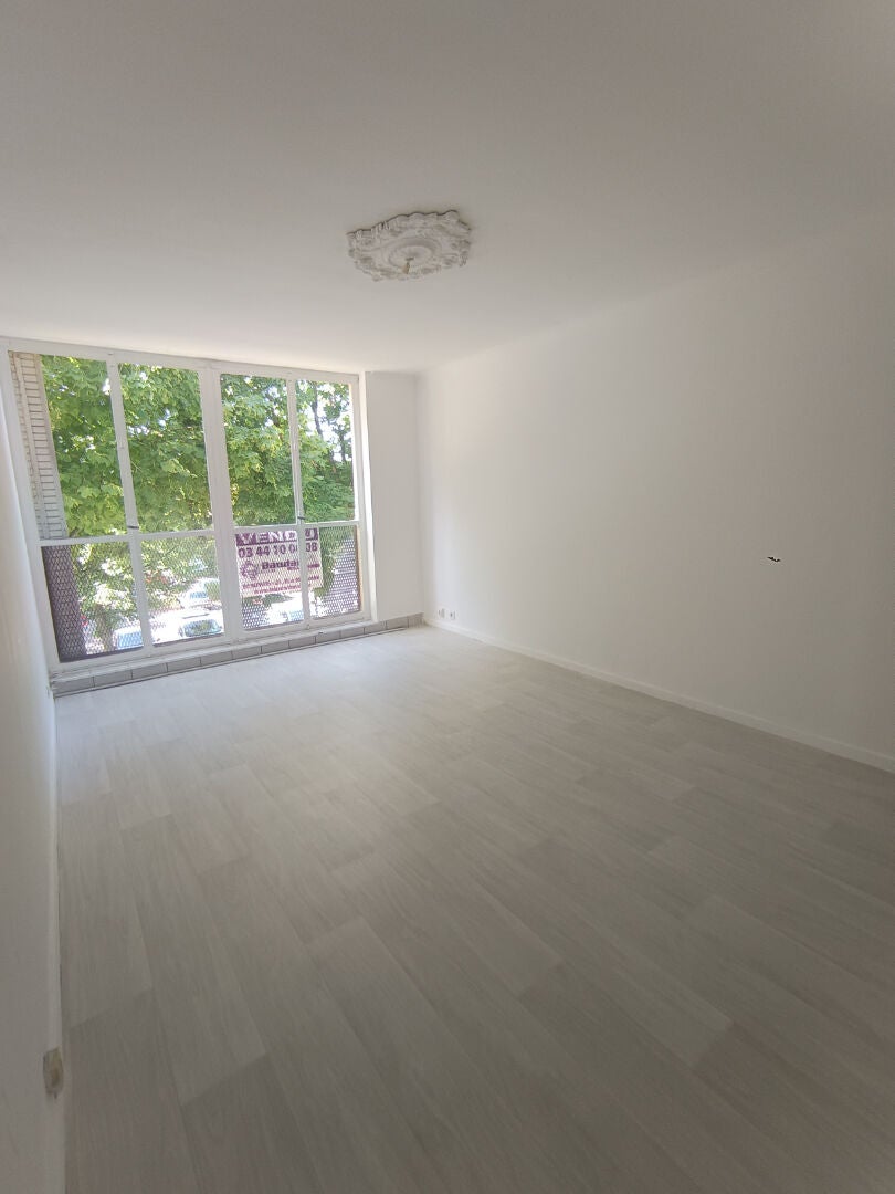 Appartement Place de la Gare à Crèvecœur-le-Grand