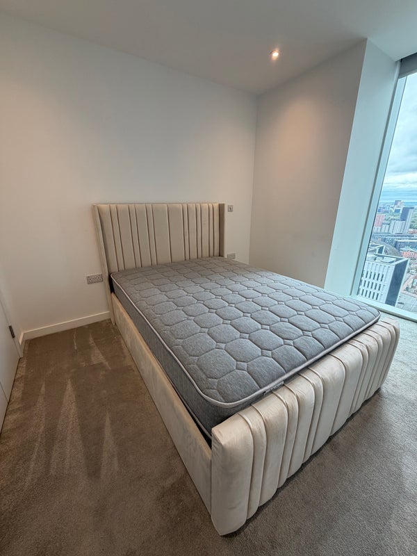 Flat Great Bridgewater Street in Manchester