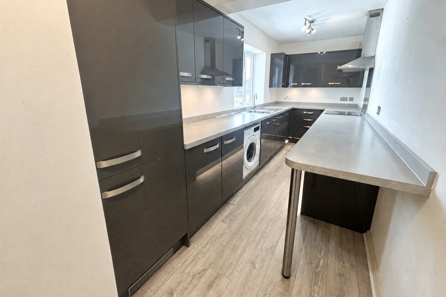 Flat Temple Market in Elmbridge