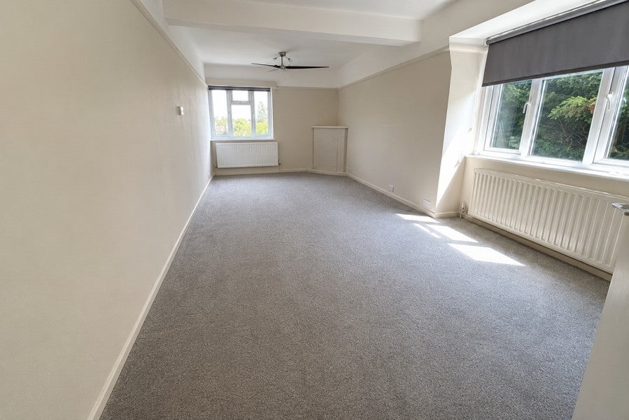 Flat Temple Market in Elmbridge