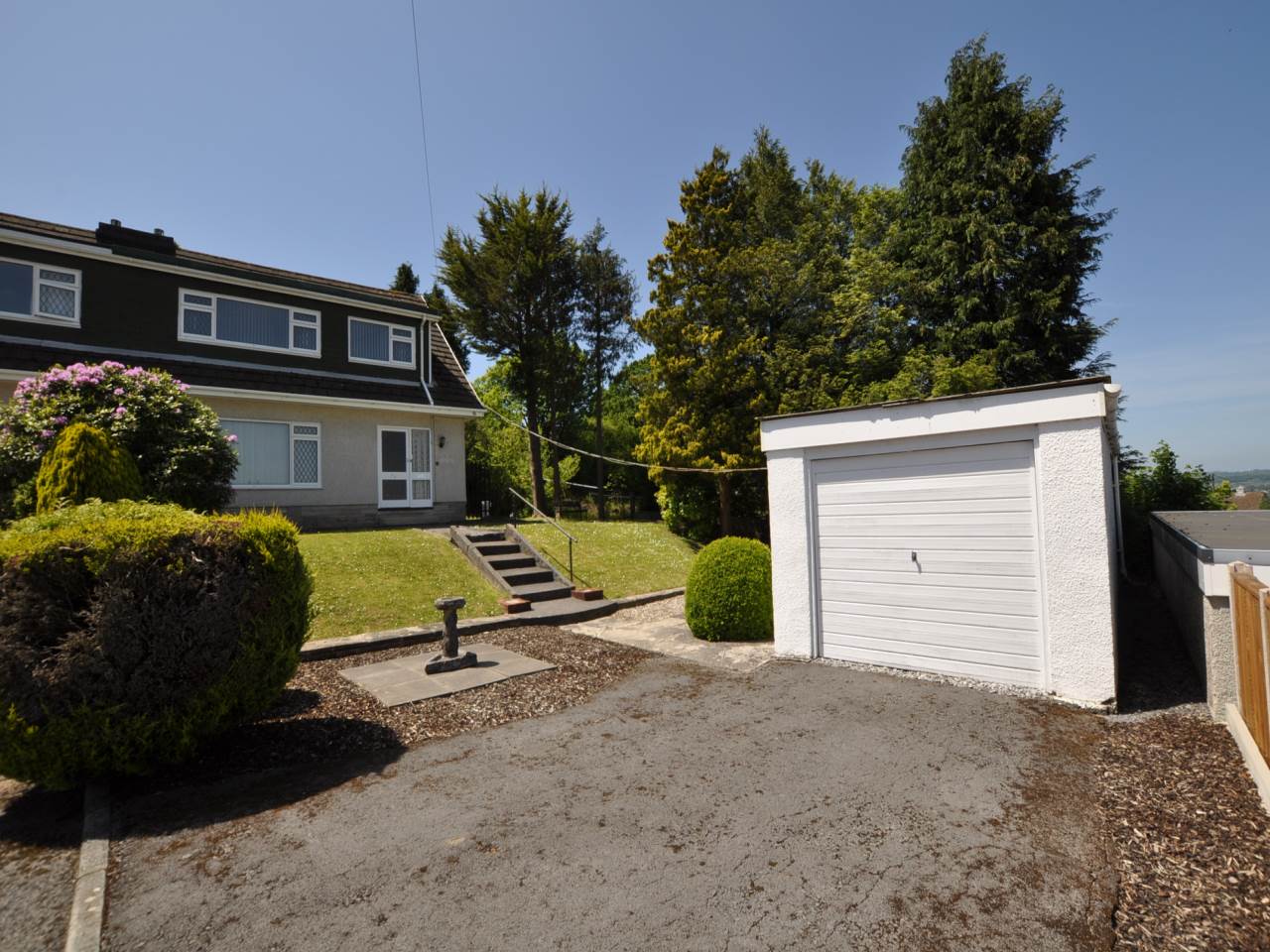 House St. Anne's Avenue in Cwmffrwd