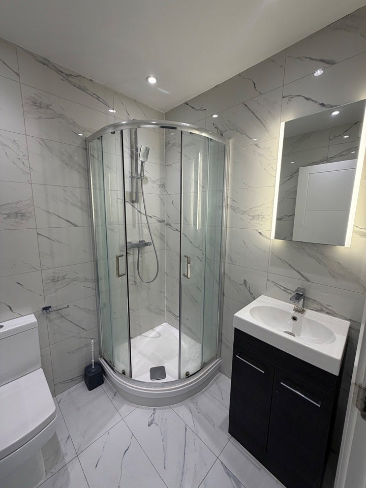 Flat Bencombe Road in Greater London