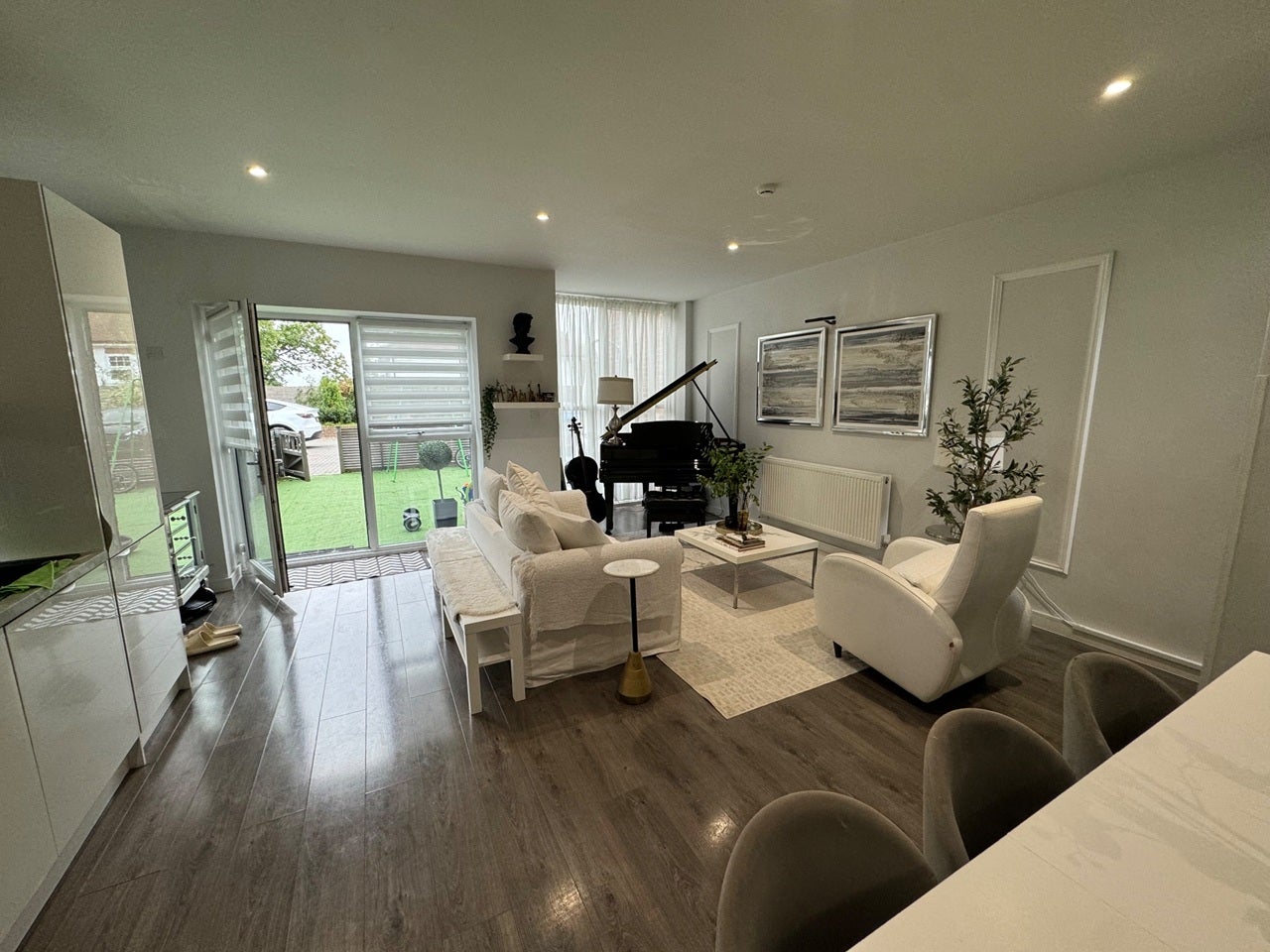Flat Bencombe Road in Greater London