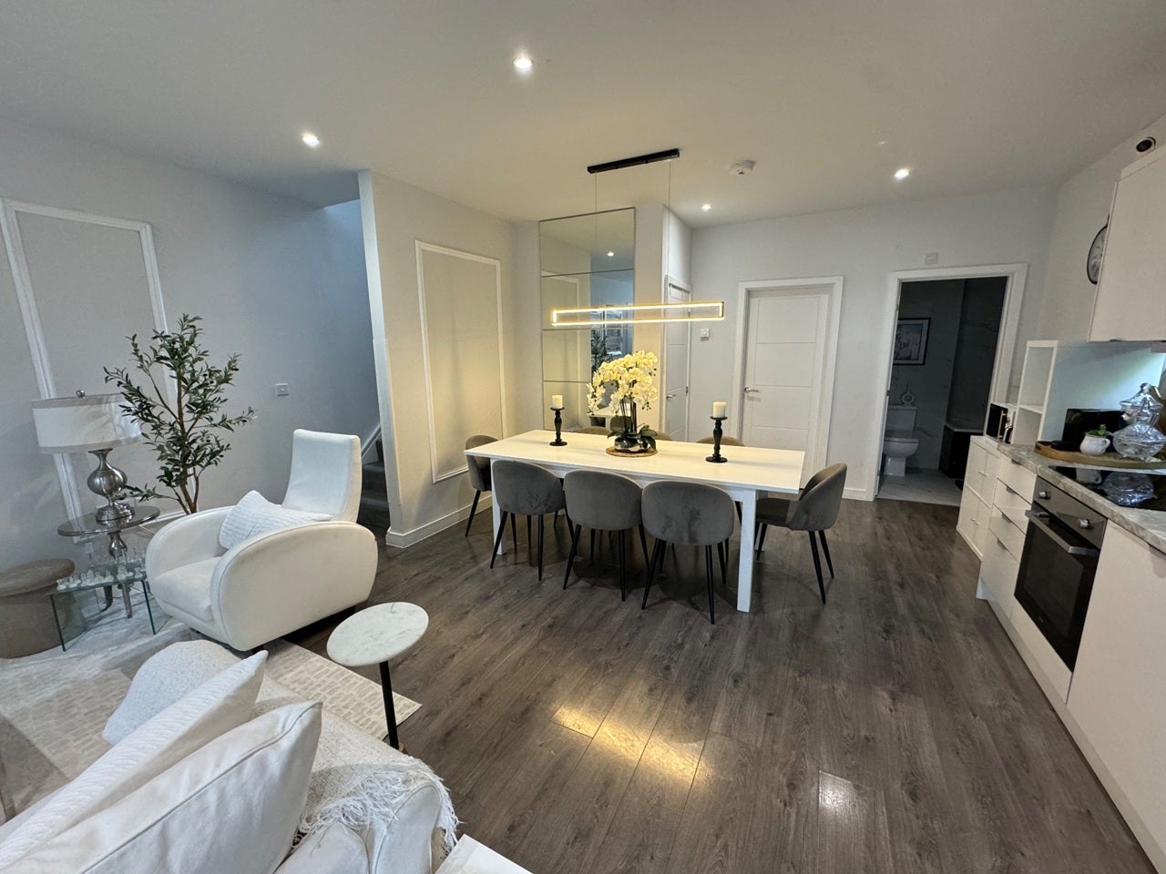 Flat Bencombe Road in Greater London