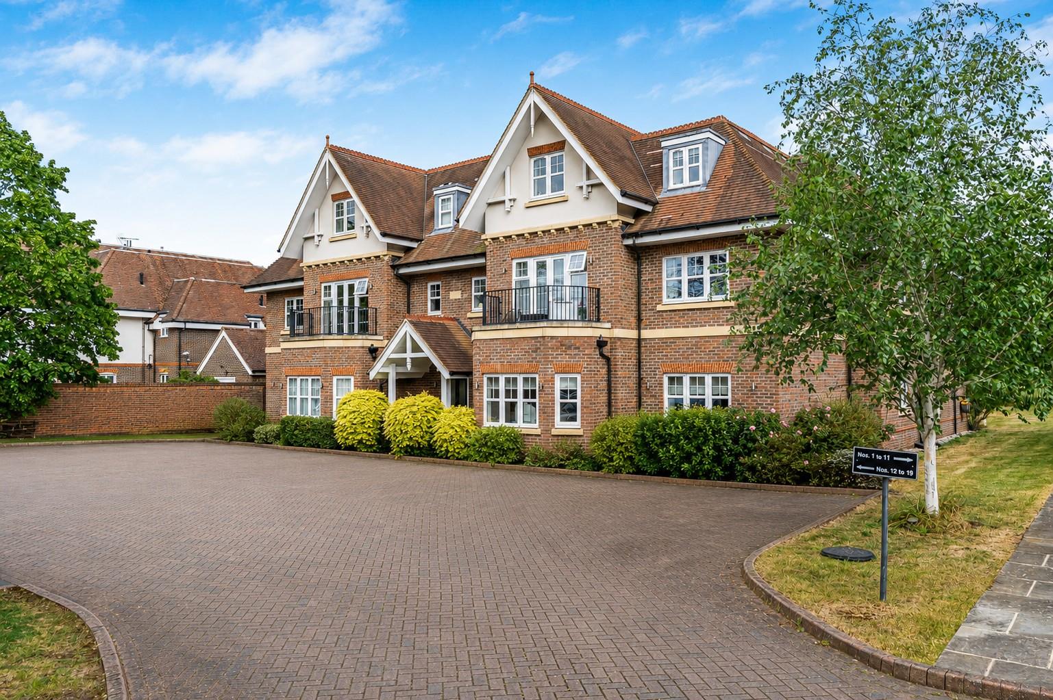 Flat Shoppenhangers Road in Maidenhead