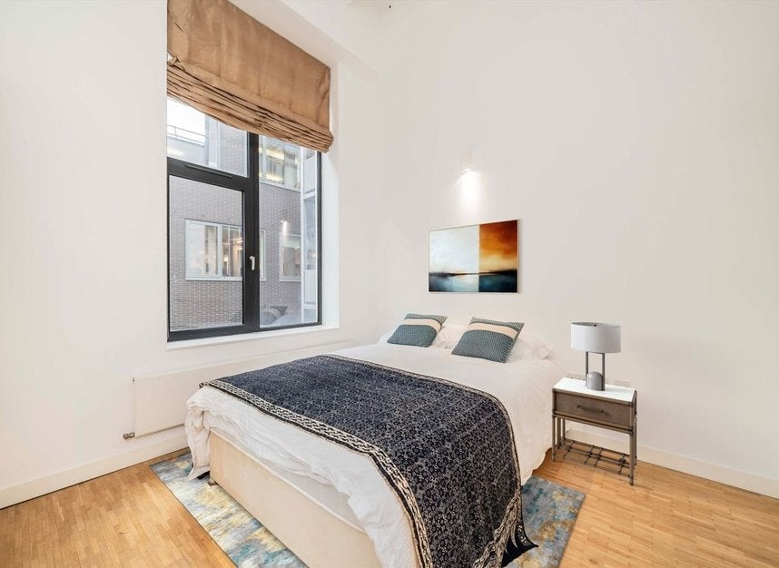 Flat Leather Lane in Greater London