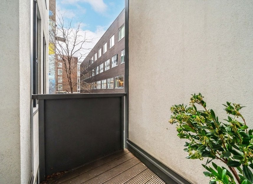 Flat Leather Lane in Greater London