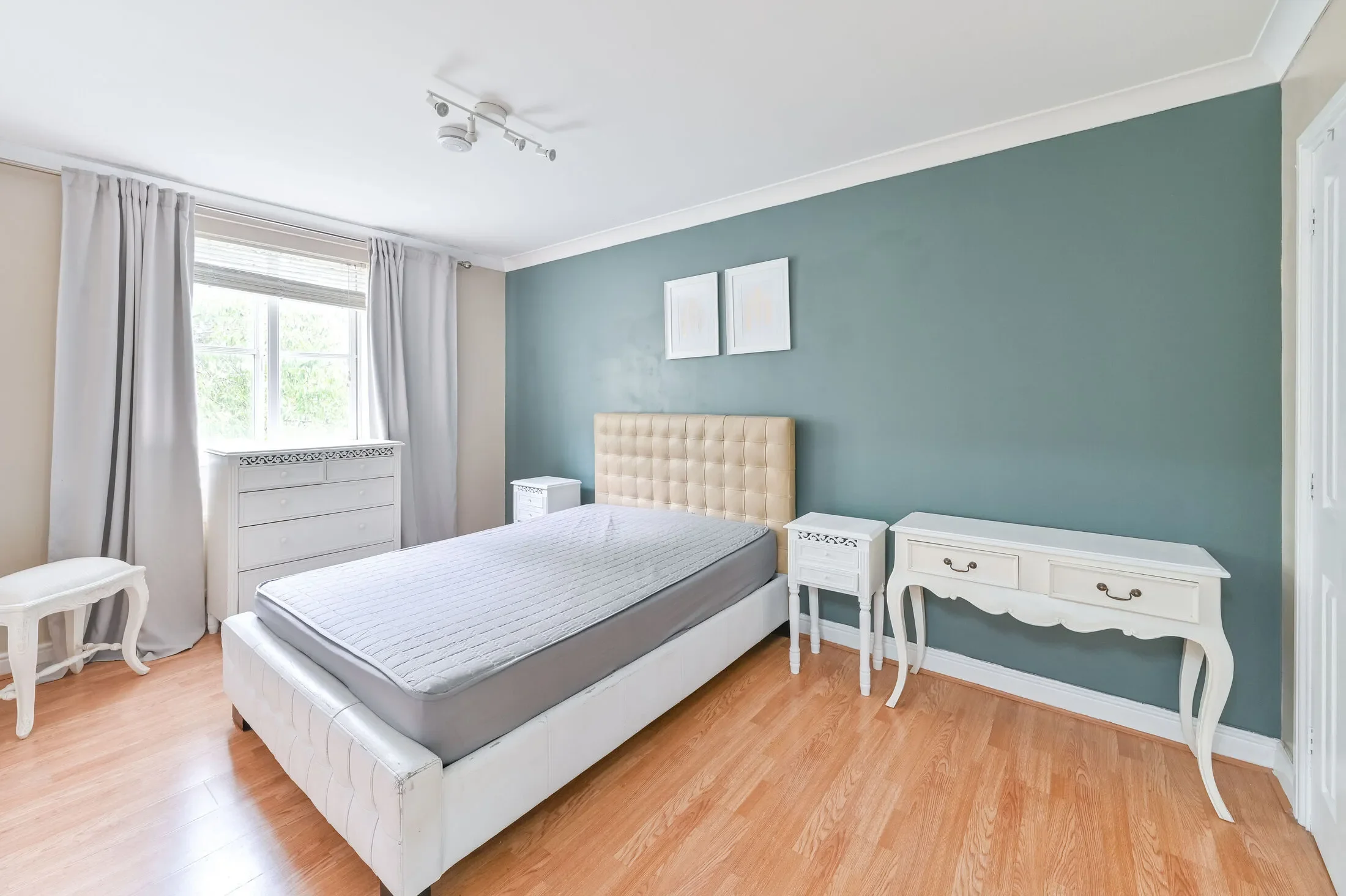 Flat Tulse Hill in Greater London