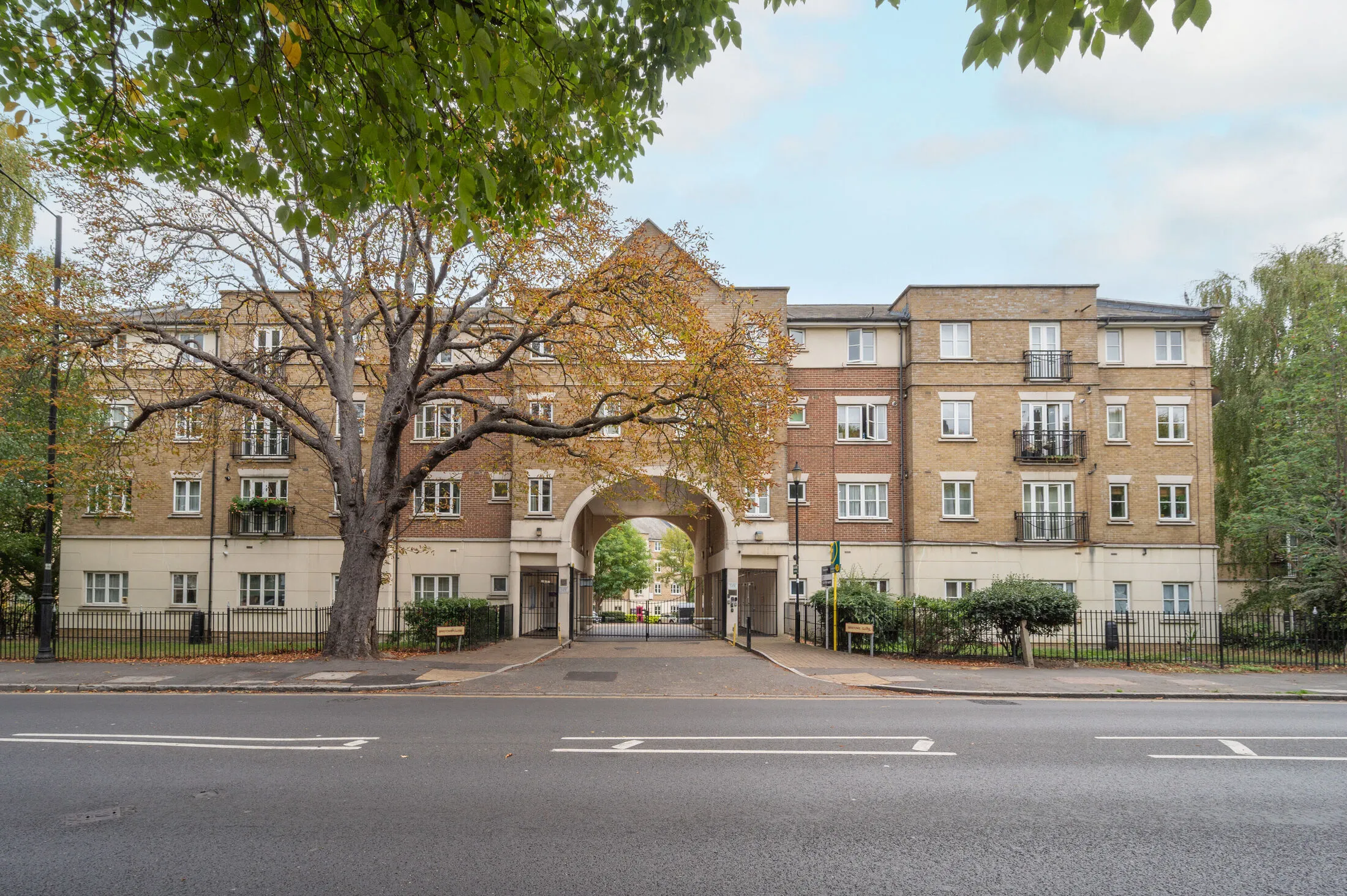 Flat Tulse Hill in Greater London