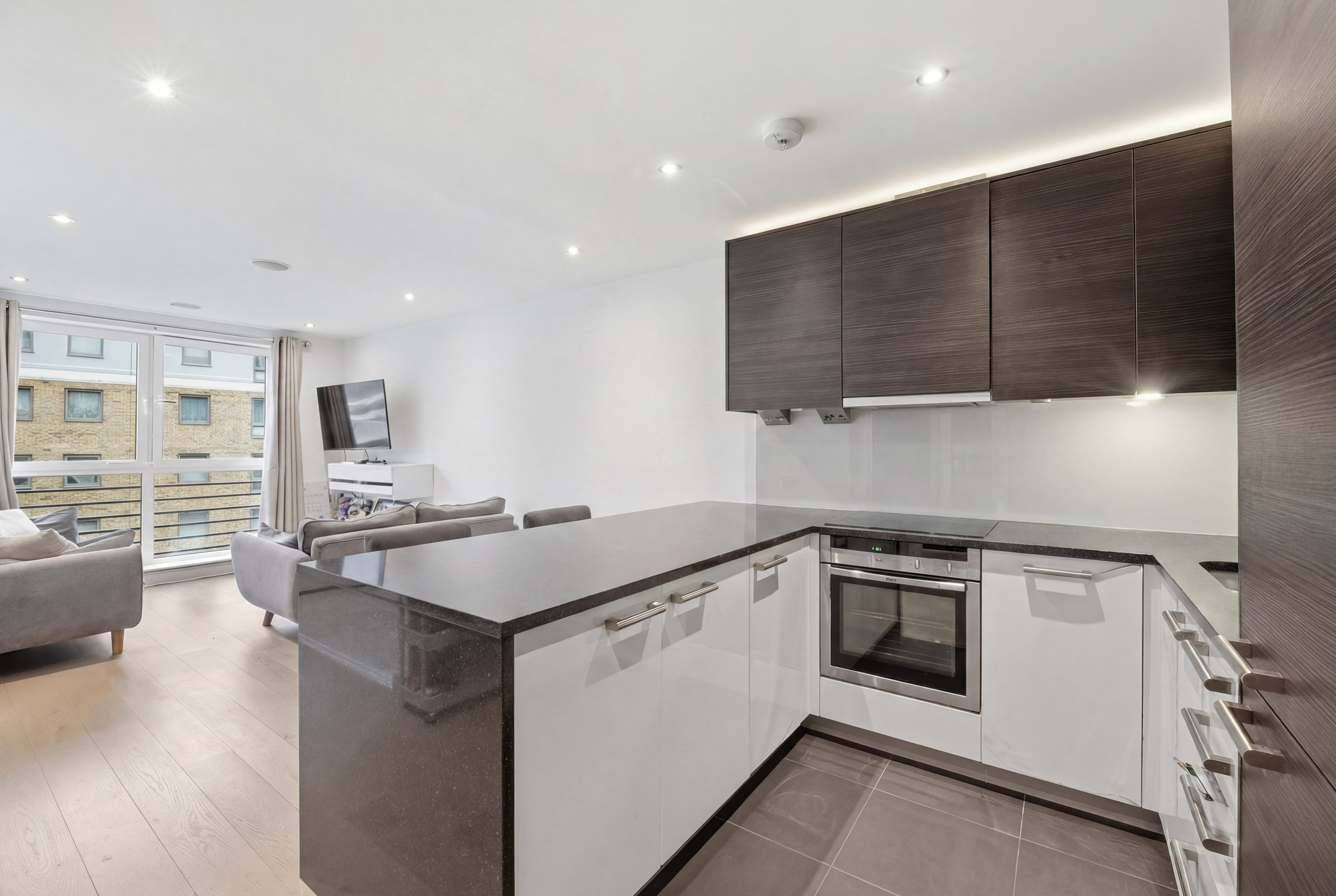 Flat Townmead Road in Greater London