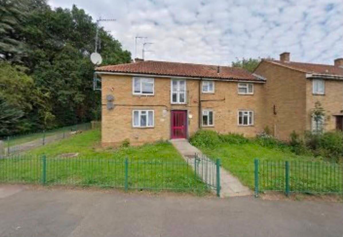Flat Greenfield Avenue in Northampton