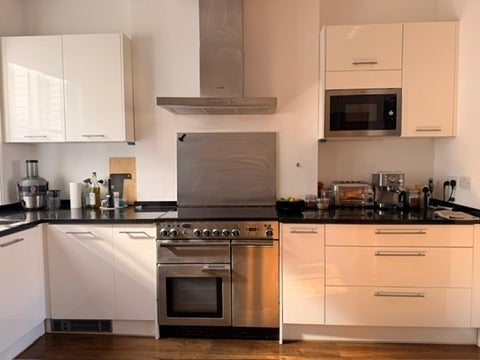 Room Abingdon Road in Greater London