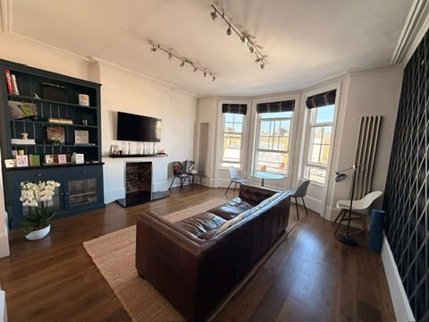 Room Abingdon Road in Greater London