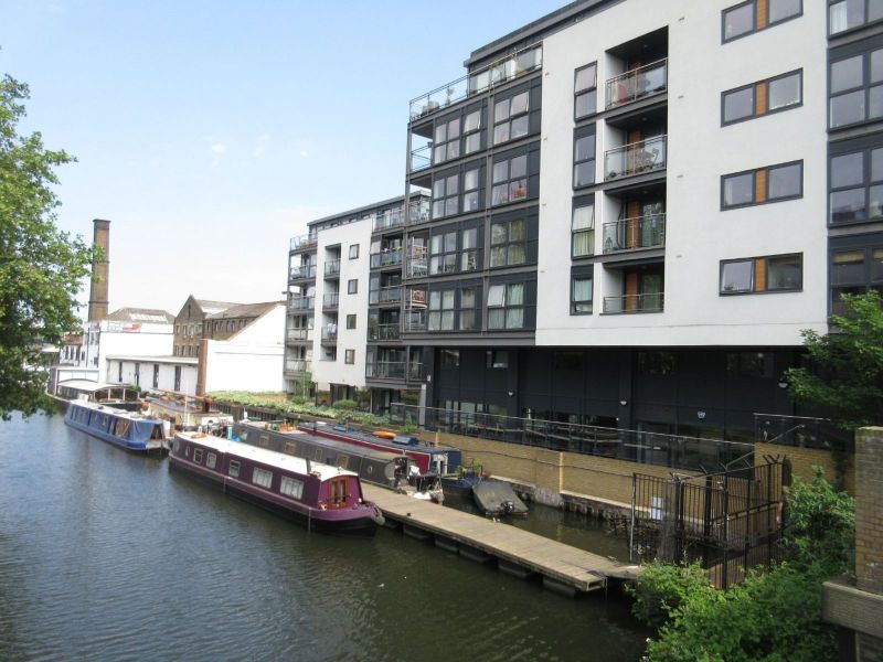 Flat Eagle Wharf Road in London