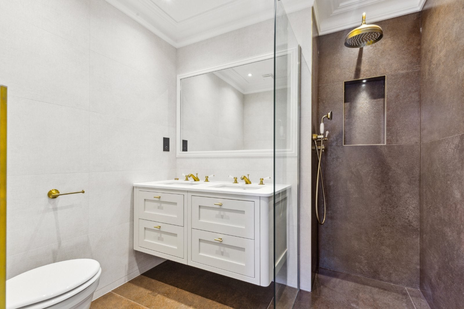 Flat Roland Gardens in Greater London