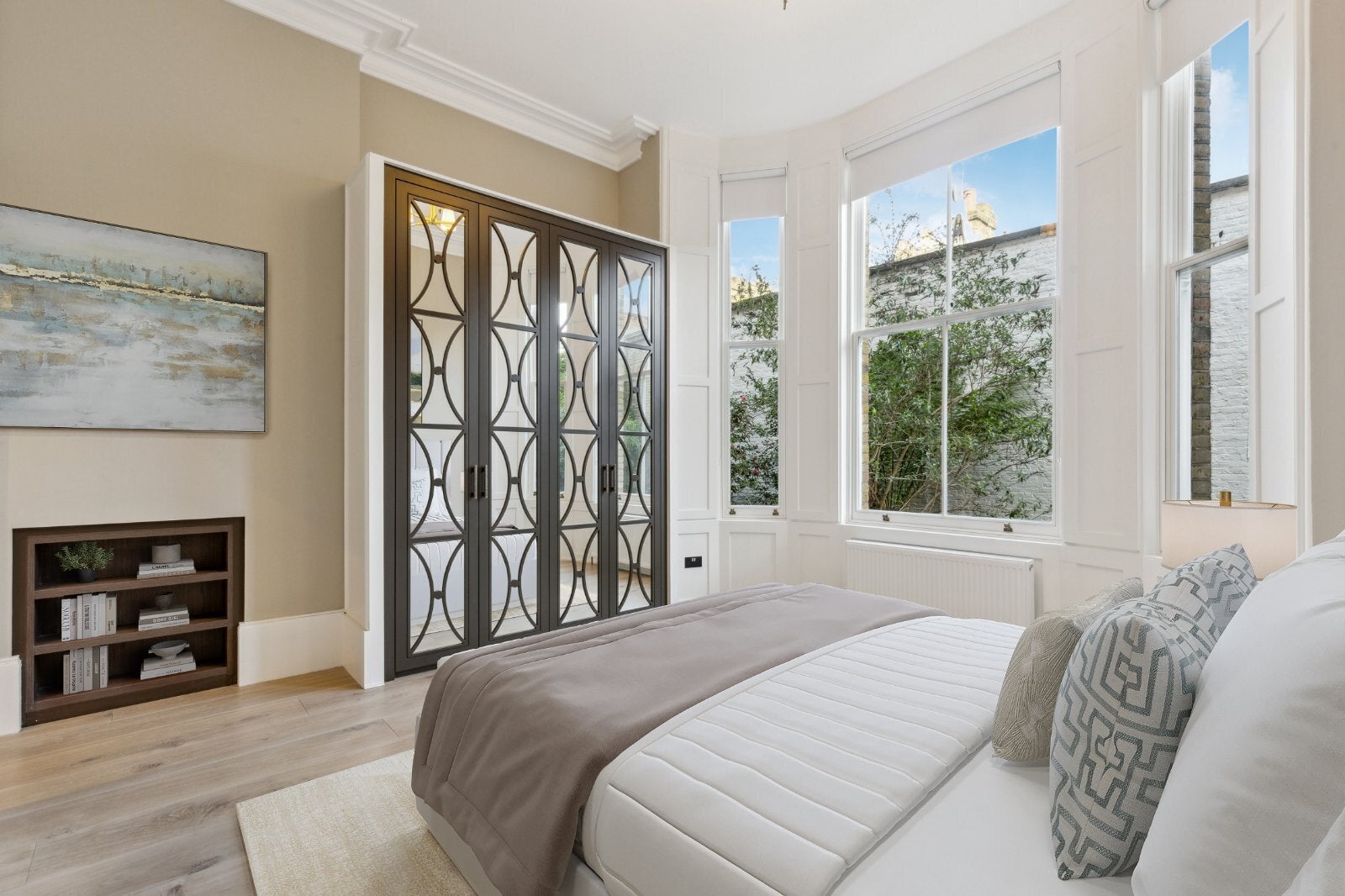 Flat Roland Gardens in Greater London