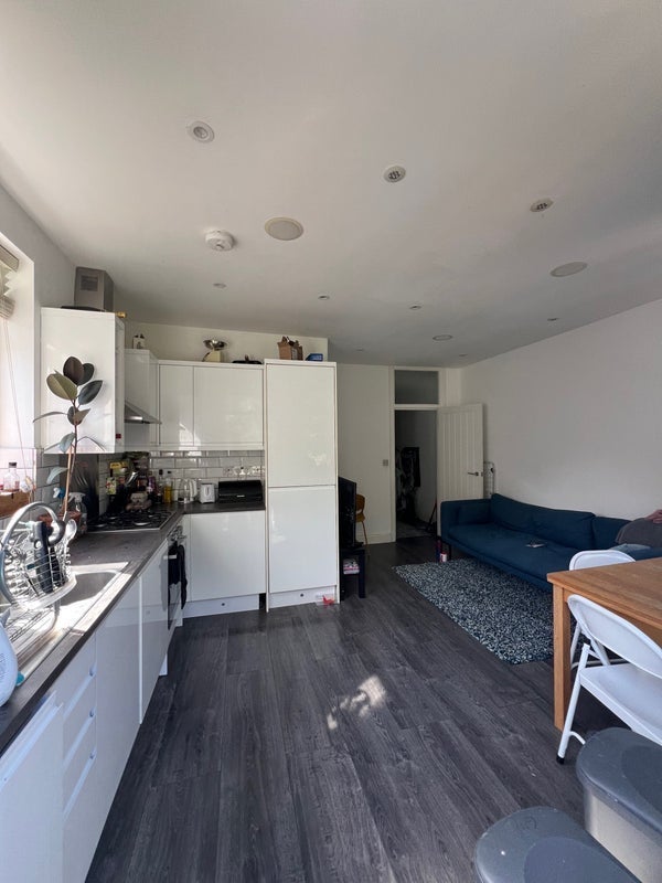 Room Bisterne Avenue in Greater London