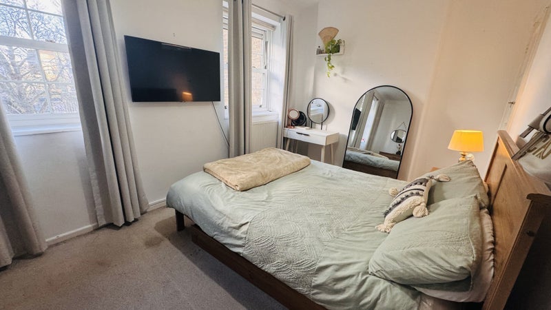 Room Worsopp Drive in Greater London