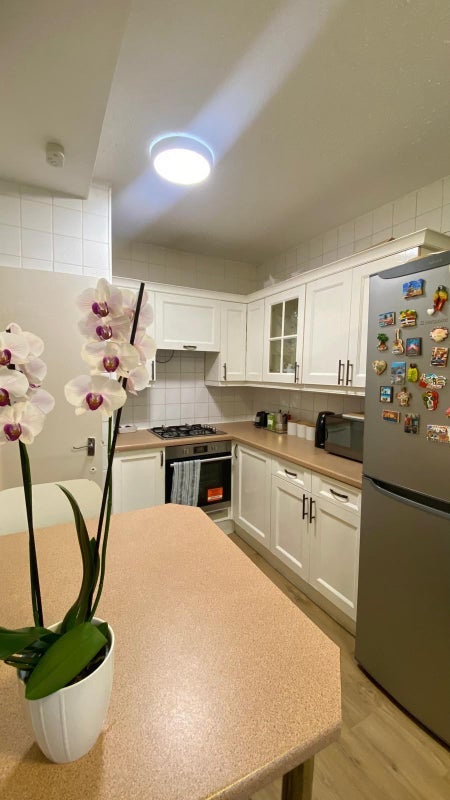 Room Worsopp Drive in Greater London