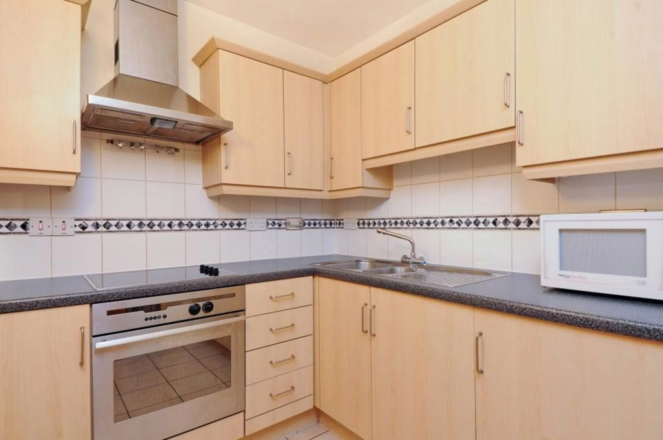 Flat Prescot Street in Greater London