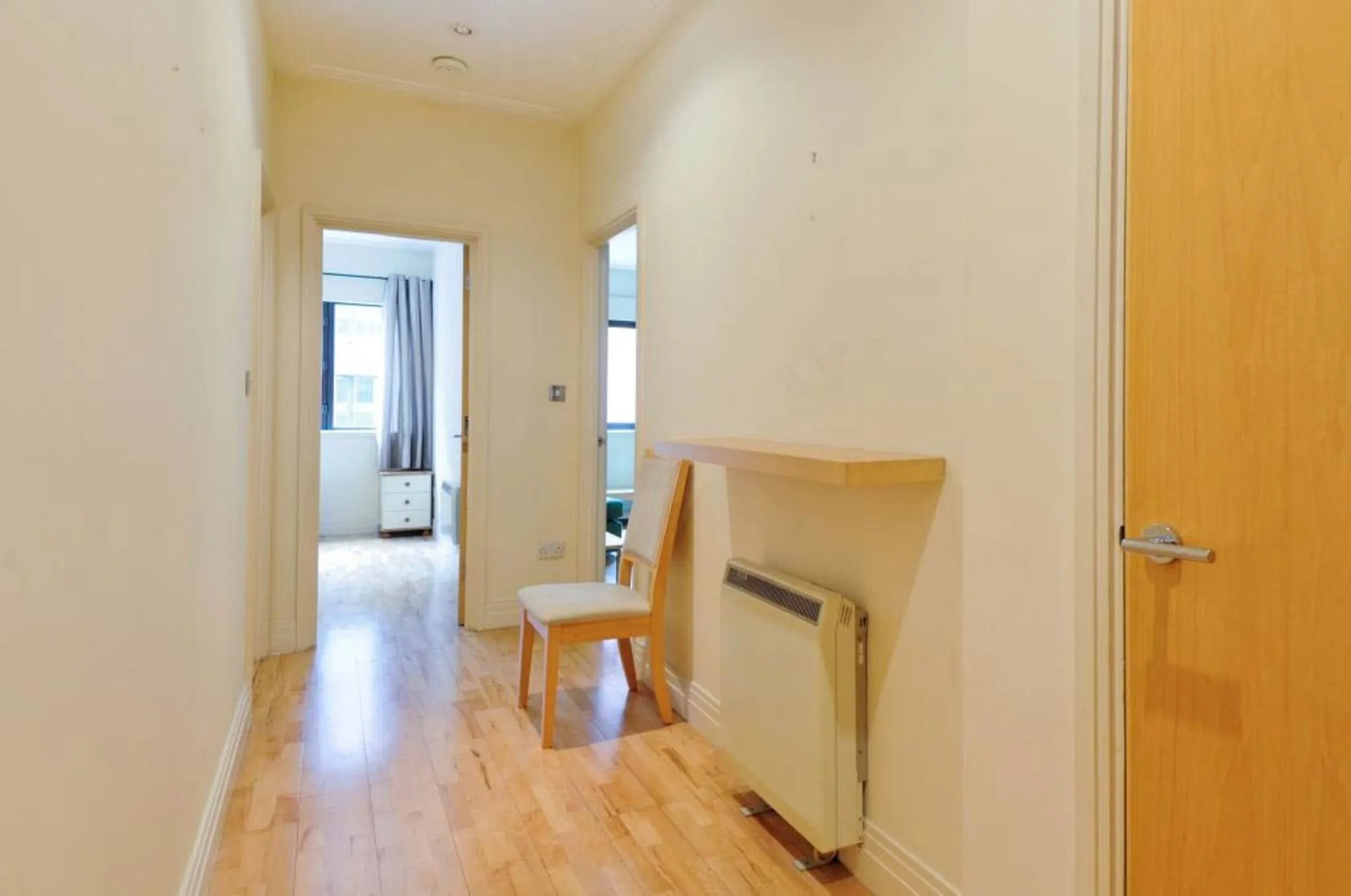 Flat Prescot Street in Greater London