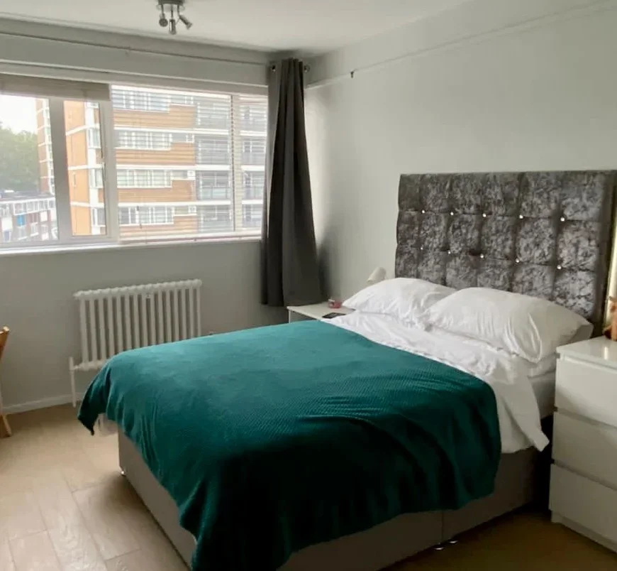 Flat Churchill Gardens Road in City of Westminster