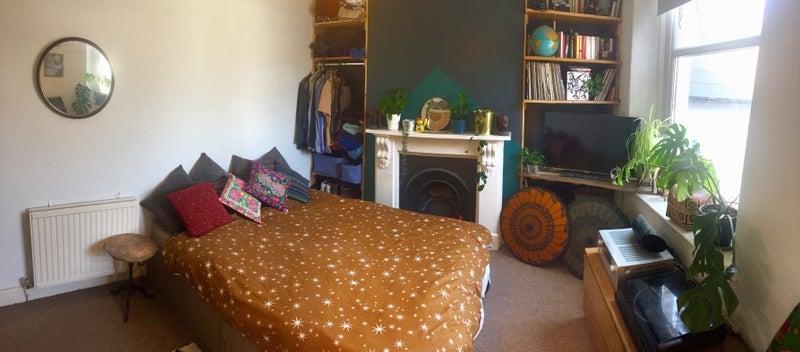 Room Adamsdown Square in Cardiff