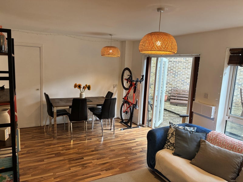 Room Phoenix Wharf Road in Greater London