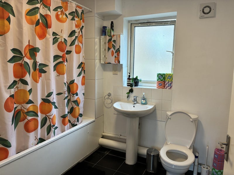 Room Phoenix Wharf Road in Greater London