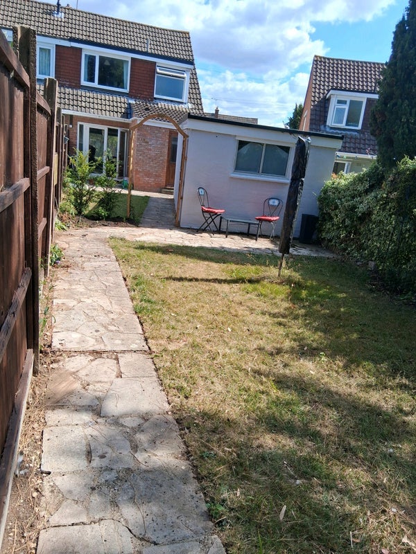 House Hazel Crescent in Thornbury
