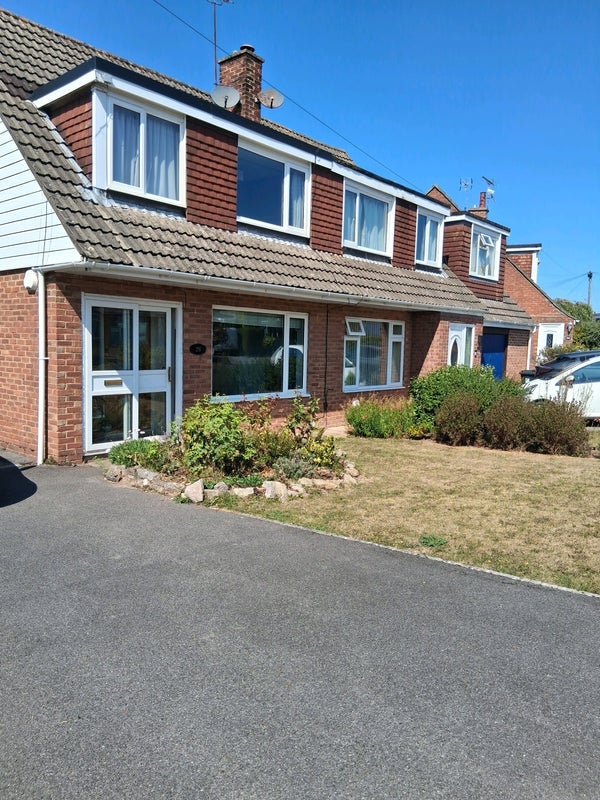 House Hazel Crescent in Thornbury