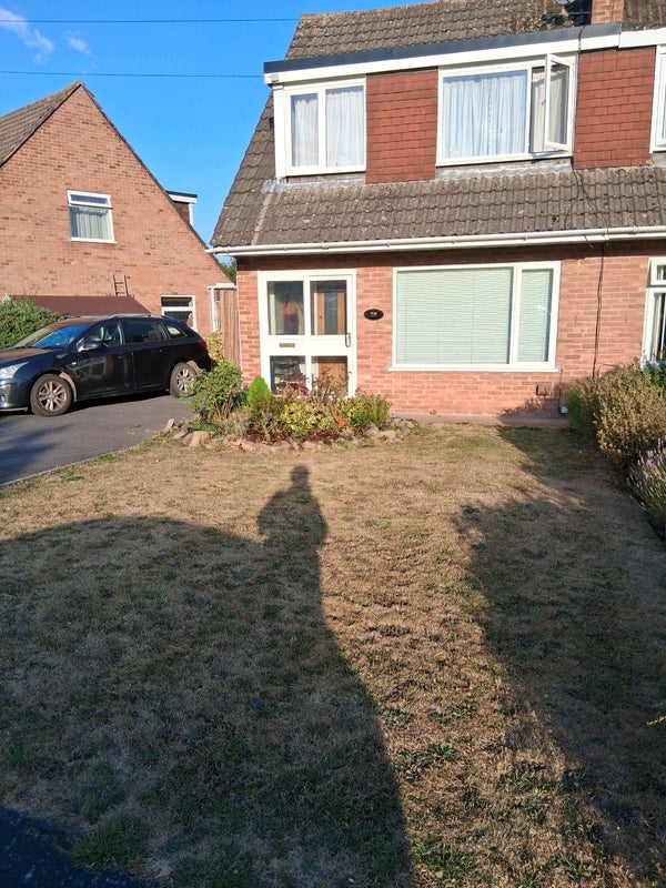House Hazel Crescent in Thornbury