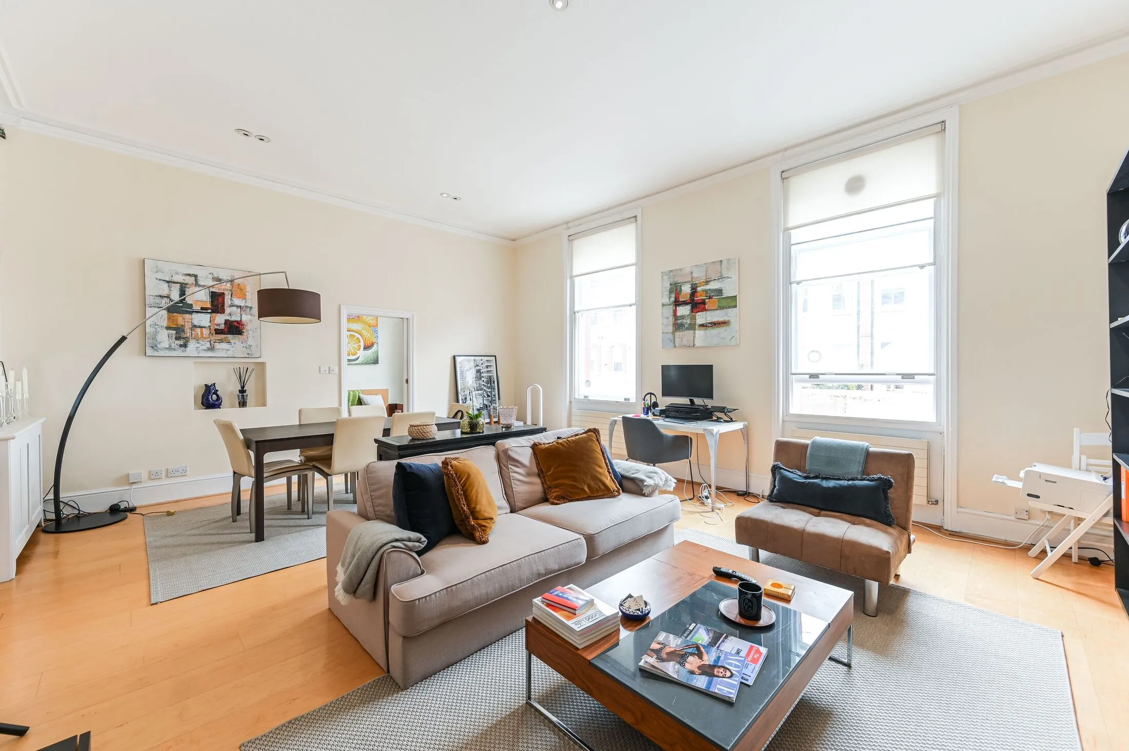Flat Roland Way in Greater London