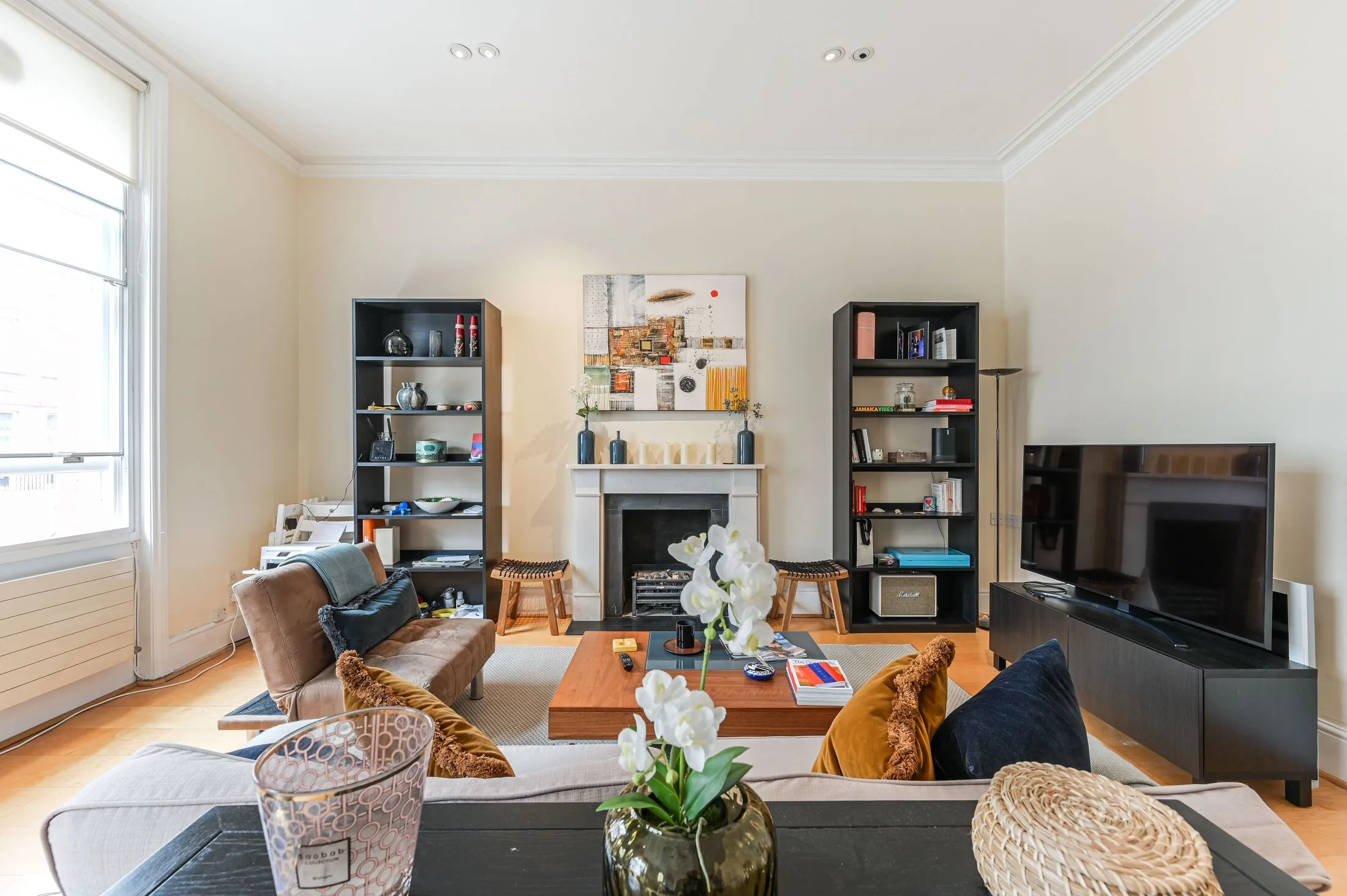 Flat Roland Way in Greater London