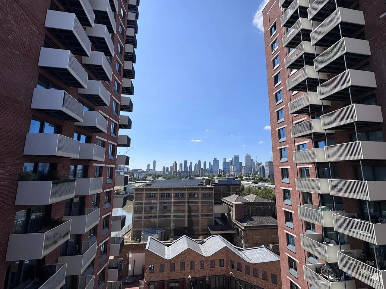Flat Gillender Street in Greater London