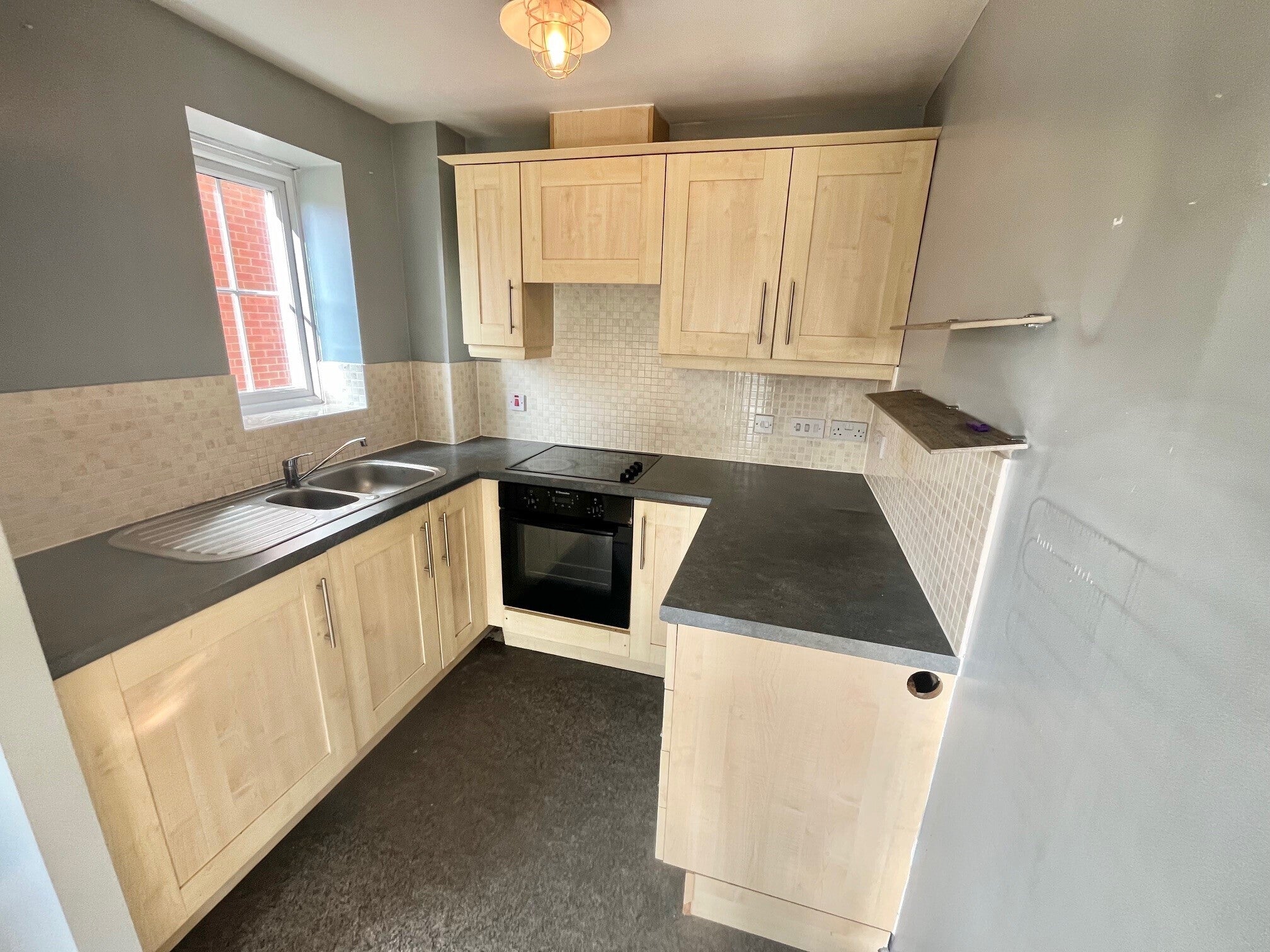 Flat Wedgbury Close in Sandwell