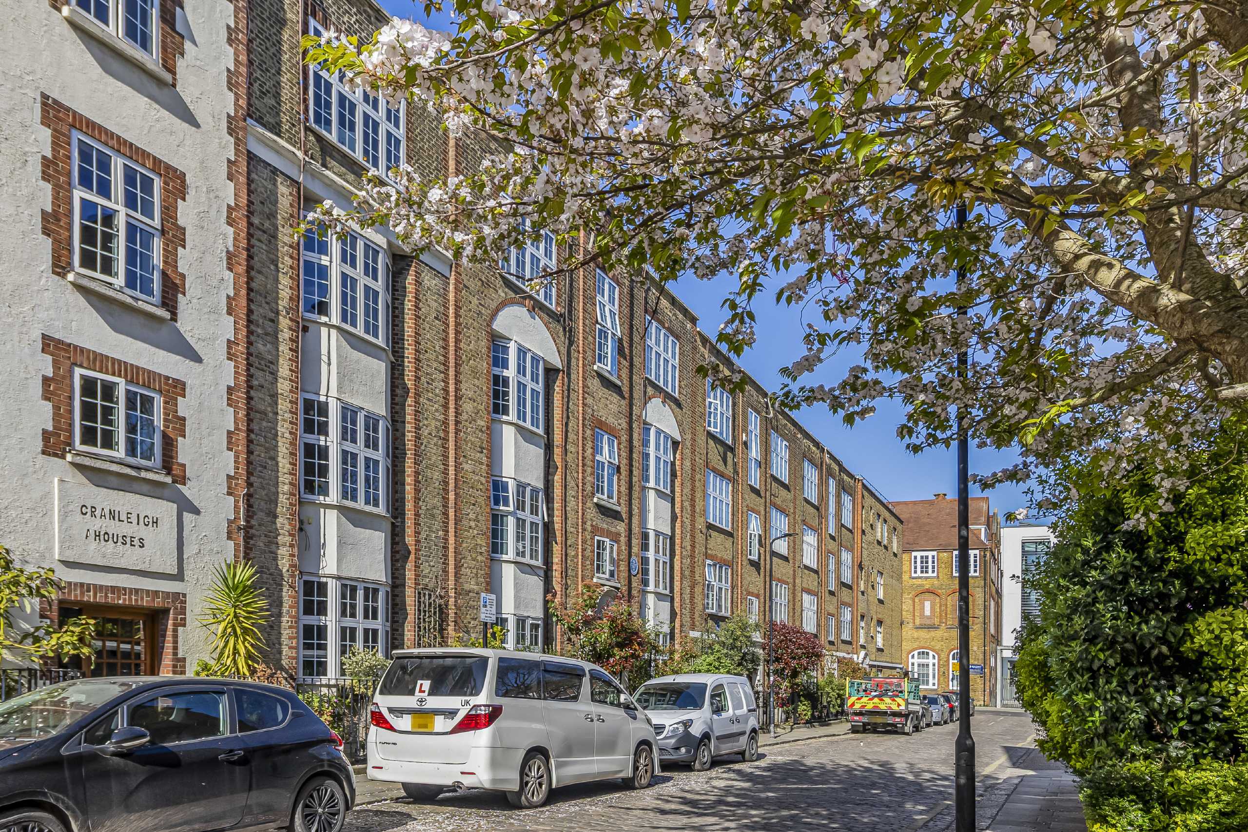 Flat Cranleigh Street in Greater London